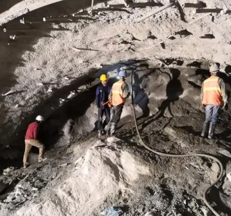 钟楼拱顶带模注浆料的施工流程及注意事项